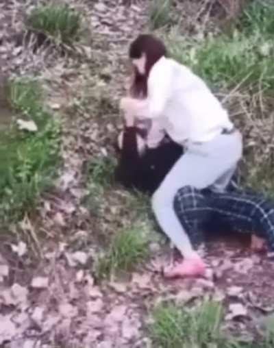 Girls that hate eachother fight for 3 minutes straight