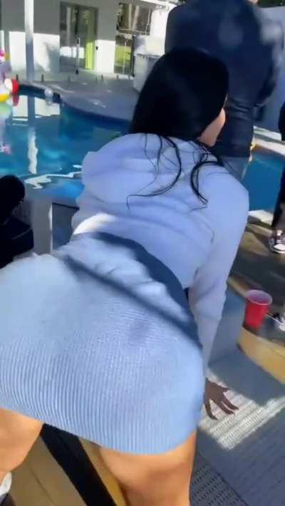 Short but sweet twerk