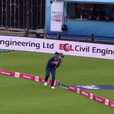 crazy good catch by cricketer.