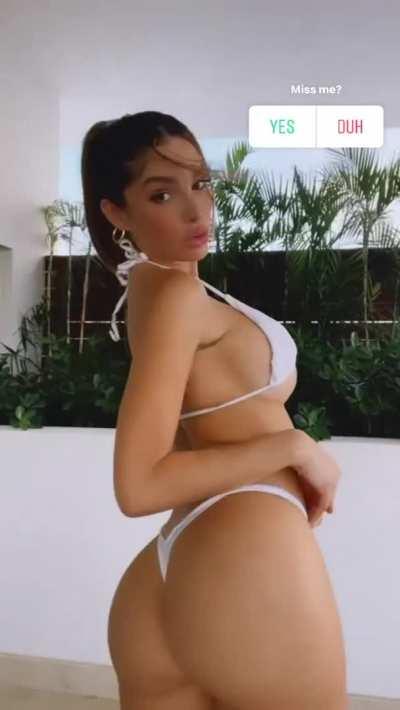 Lyna Perez (@lynaritaa)