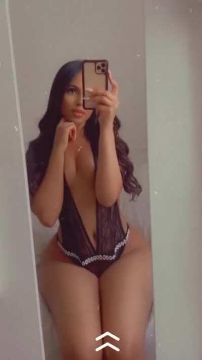 Damnn whats her OF 😍😍