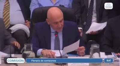 Cafiero se quiso hacer el guapo con Espert y salio domado por el pelado....espert se esta garchando a todooooossss!!!!