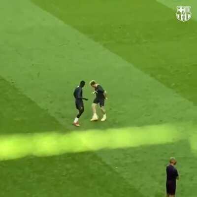 A little 1 on 1 between Dembouz and DeJong