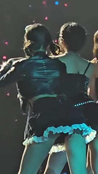 IVE - Yujin feat. Rei