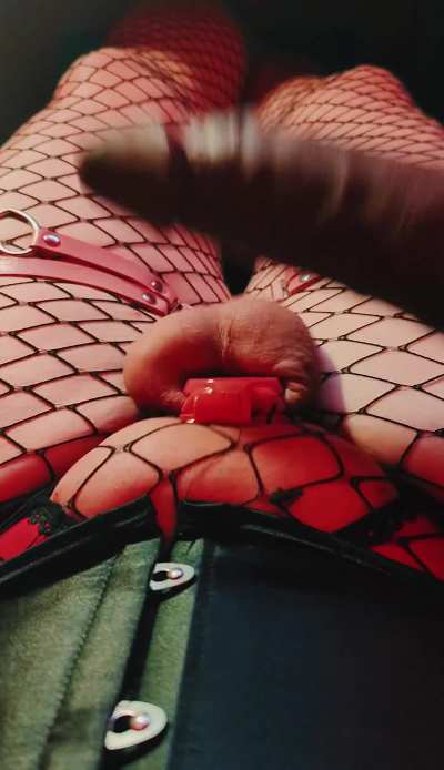 I can't remember the last time scrolling Twitter and being horny didn't lead to plapping