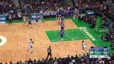 [Highlight] Warriors great defense leads to a Draymond block and a slam dunk!