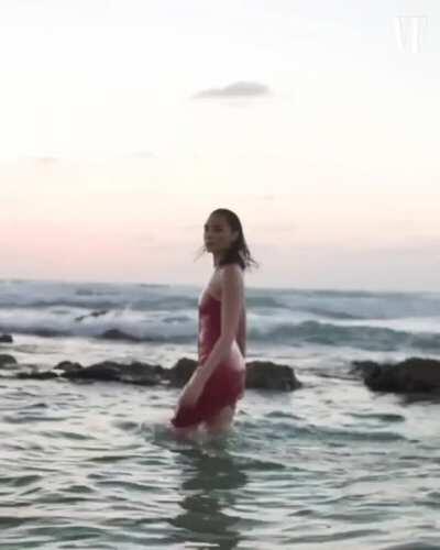 Do you guys think that Gal Gadot knows about us having hige fetish for her armpits?