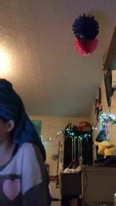 anybody have anything on her please dm me