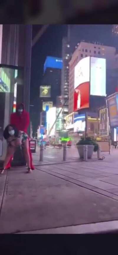 SlutsInPublicInRapVideos?