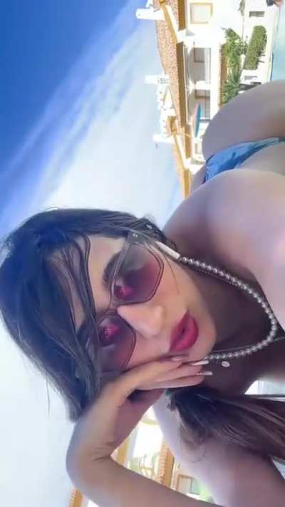 Quiteña en españa, tenia 2 cuentas de tik toks una donde estaban sus conocidos se hacia la santa y otro donde eseñaba en qlote 😋🥵 luego descubrieron su segundo canal y los eliminó (videos rescatados de su cuenta secundaria)