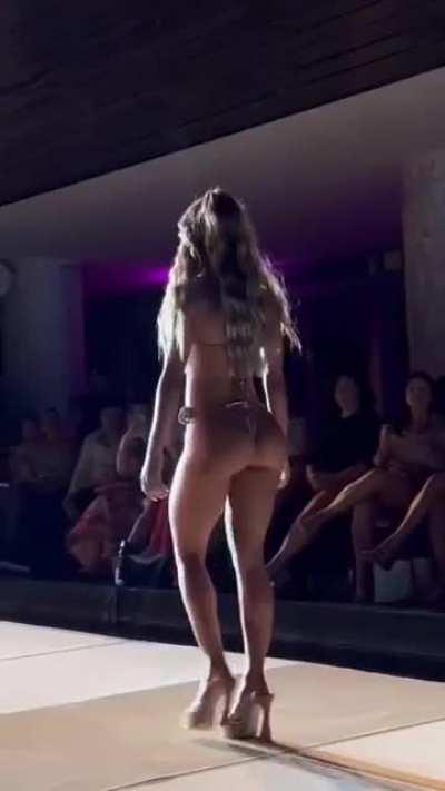 mariana morais runway