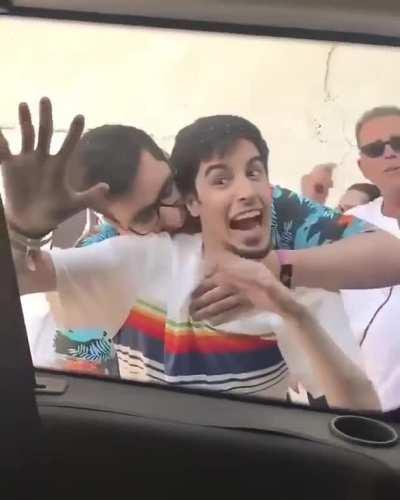 Lely engañando a mi pana Orton,espero que se resuelva pronto