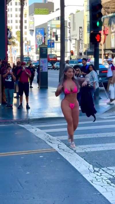 Hayley Davies (@itshayleydavies)