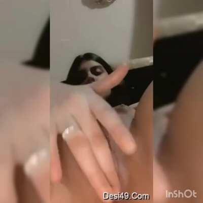 Desi 😘cute 🍑girl 💋fingering video