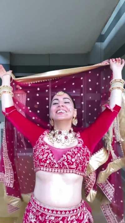 TV Hottie Shraddha Arya Bridal look with cleavage and underboobs visible