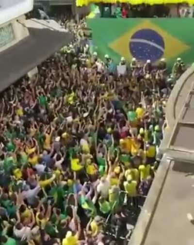 Ocean crowds in Juiz de Fora for the opening of JairBolsonaro's election campaign