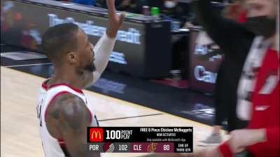 [Highlight] Dame casually hits the behind the back side step three to beat the 3rd quarter buzzer