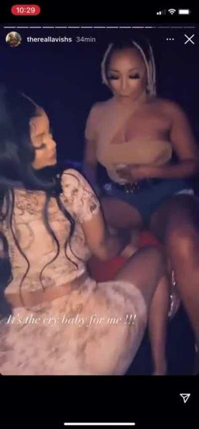 Lil twerking in the club + photos (story insta)