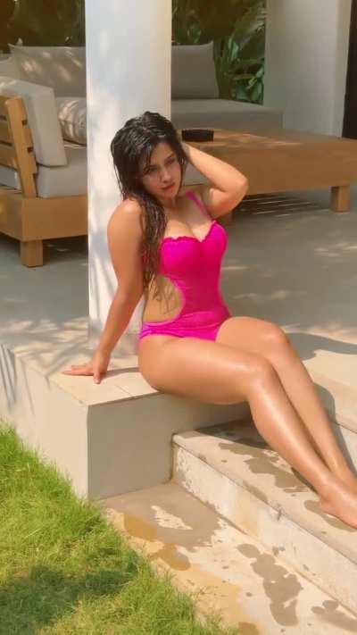 Roshni waliaa 👙