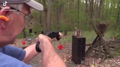 I don't Ike it looking at me either