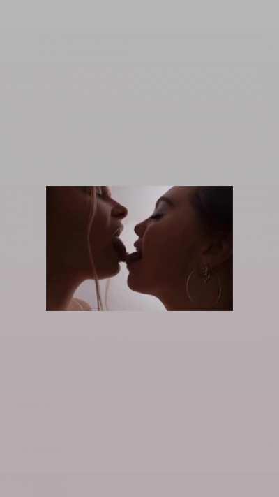 Hot lesbian kissing