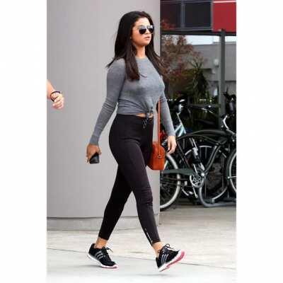 The Queen and her ample bosom