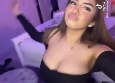 @lillymeverett need more old content of her