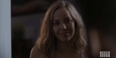 MacKenzie Porter - Travelers S01E01 (CA2016) - (it's dark)