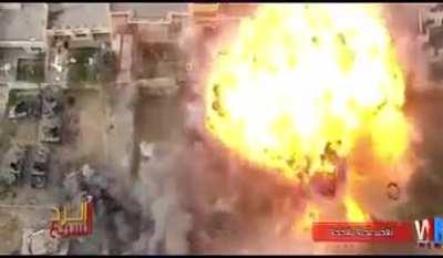 Iraqi Army M1 Abrams takes out ISIS suicide car (Mosul, unknown date)