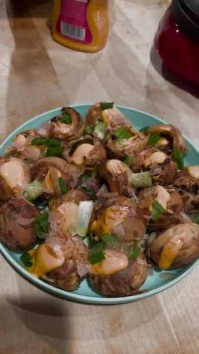 Bonito flakes “Dancing” on takoyaki