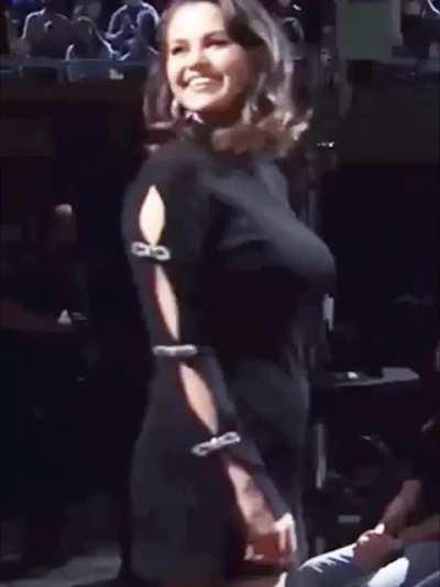 Thick Selena is so hot 🔥 🥵 