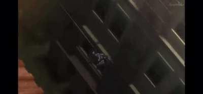 POV: You’re Pathfinder trying to outrun the other squads as a solo.