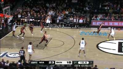 [Highlight] Ben Simmons passes the ball to Miami Heat rookie Nikola Jovic who makes the dunk on the other end