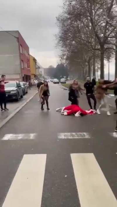 Croatian soldier knocks out Santa - hrvatski vojnik udara djeda mraza na badnjak