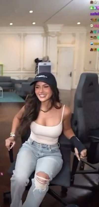 SSSniperwolf on stream