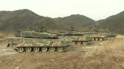 Almost 6 minutes of South Korean tanks, mainly K1 and K2 Black Panthers, firing their weapons.