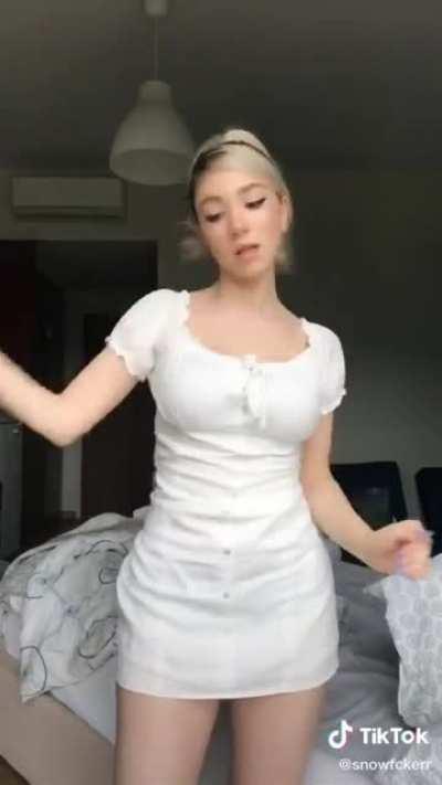 Snowmaid hiçbir yerde olmayan dansı sizlerle...