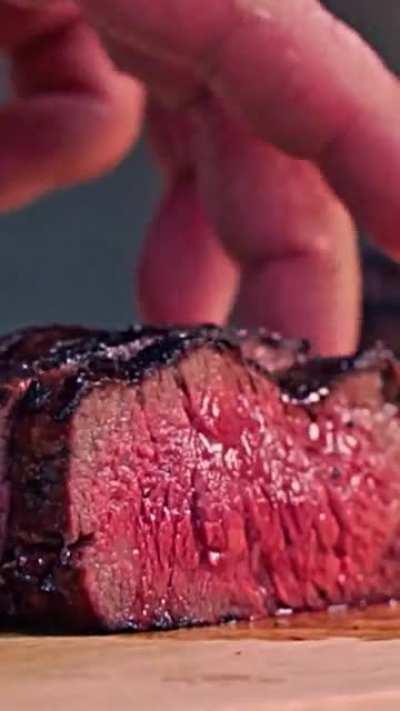 Picanha directly over the fire. This is the best and only way to avoid flares.