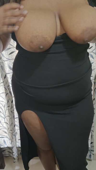 princess_tsunade772 Seductive vid of a Plus size Indian pulls out her huge tits from bodycon dress before flashing her pussy.