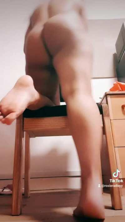 Small tits ✅ Big ass ✅