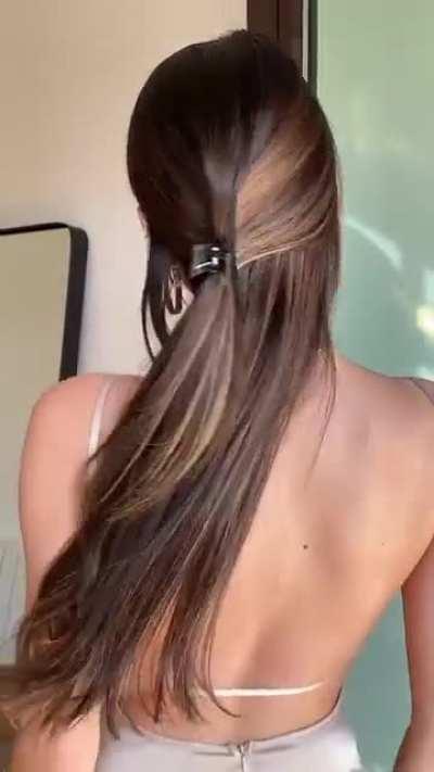 This top barely contained those tits😳