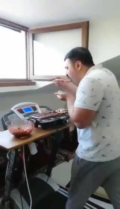 Tem que queimar as calorias né? 😂🤣