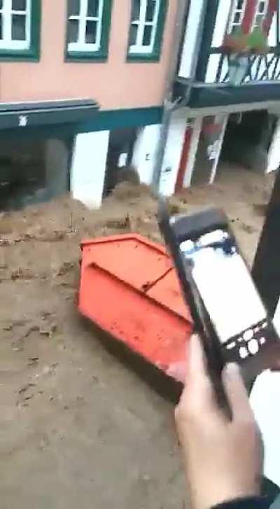 How long before the building foundations start to go. (Germany)