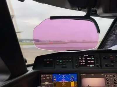 Boeing 777 Engine Exhaust Seen Through a Gulfstream G650 HUD