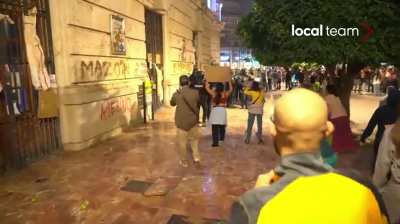 Spanish police retreats after protesters fight back. The protesters were asking for the resignation of Valencian president because of his negligence during the floods that caused more than 200 deaths.