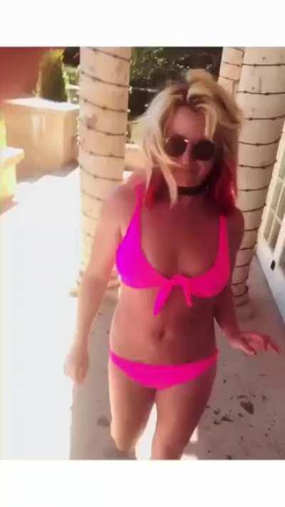 Britney Spears enjoying the end of summer like
