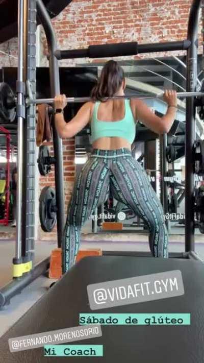 Que me destroze la verga a sentones 🥵🥵🥵