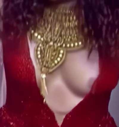 Taapsee Pannu: 3 slips in 1 show (Enhanced, slowed and zoomed in)