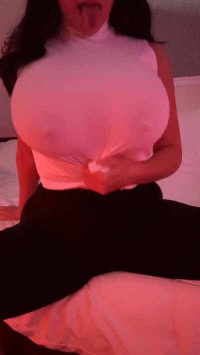 drop an x if you want me to sent you this video topless on snap