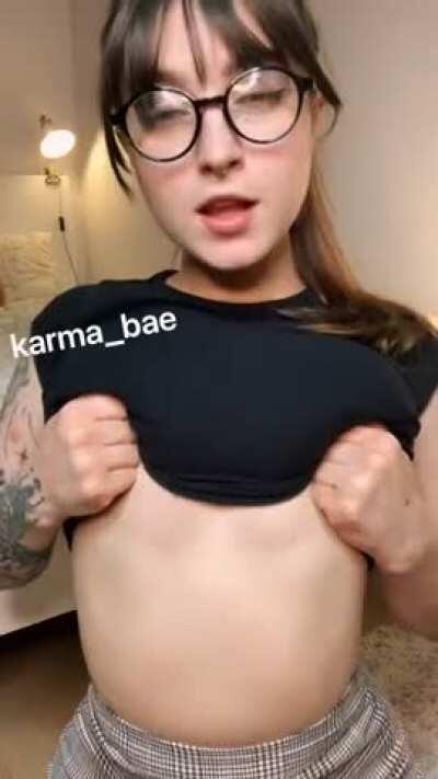 That’s a good titty drop🍒